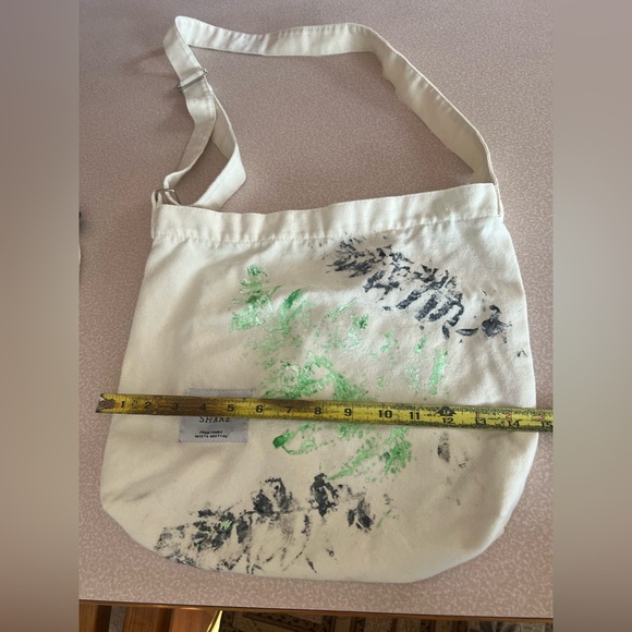 Fern prints on off white shoulder bag. Stylish Green and White Shoulder Bag. - Picture 1 of 4